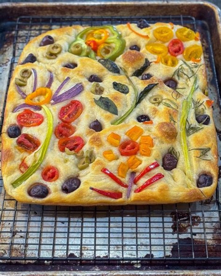 Advanced Artisan Bread Toppings: Herbs, Veggies, and Edible Flowers for Focaccia Art