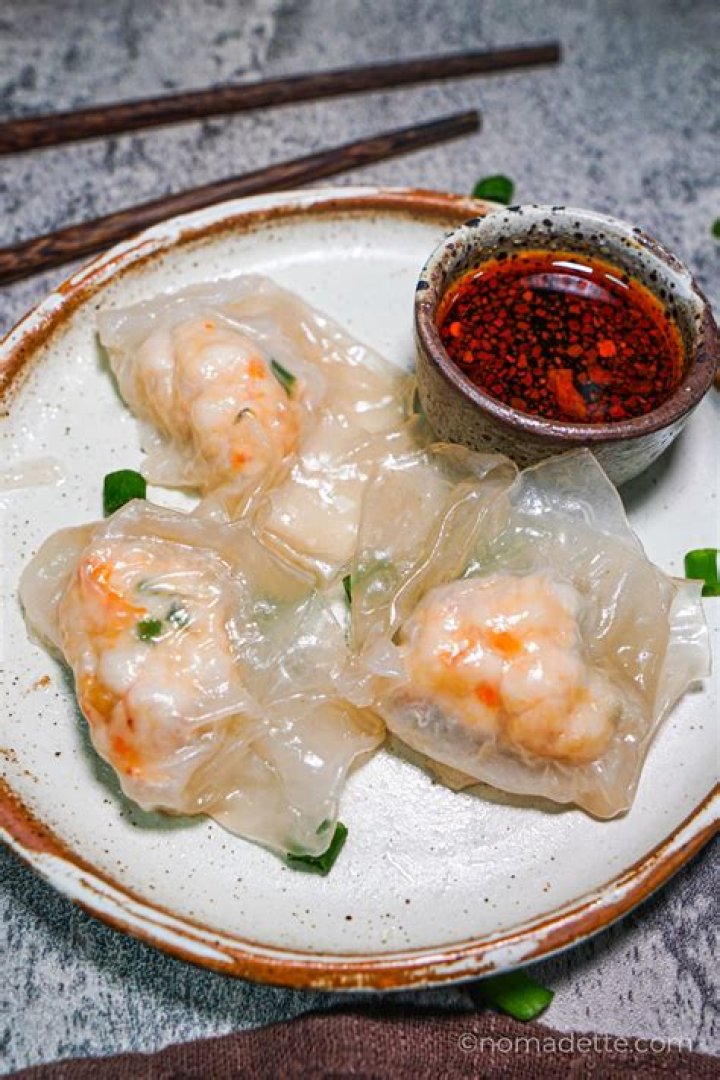 Crispy Rice Paper Dumpling Visuals: Mastering Texture Exploration in Culinary Photography