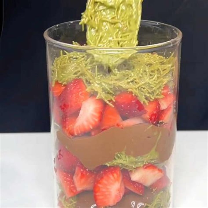 Viral Comfort Food Revolution: Mastering Dubai Chocolate Strawberries at Home