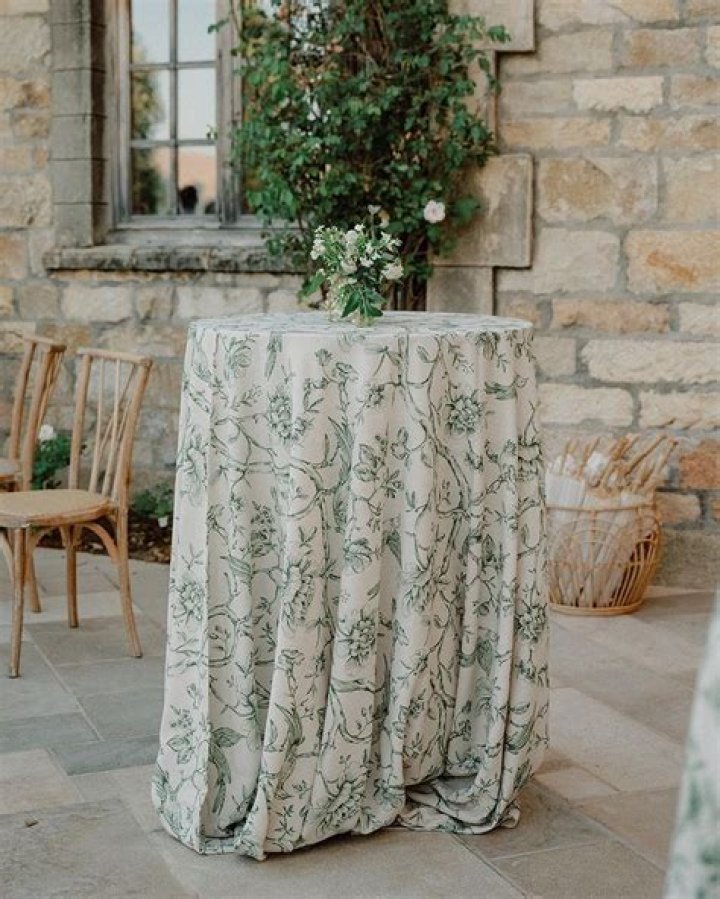 Layered Linens and Florals: Secrets to Opulent Eclectic Table Arrangements