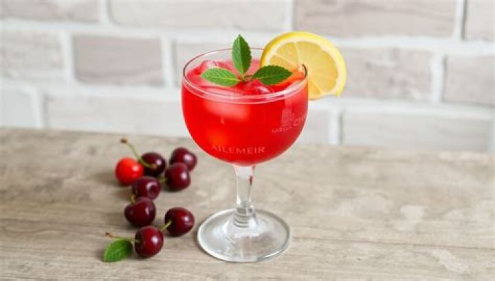 Unlock Better Sleep with Our Sleep-Inducing Tart Cherry Mocktail: A Functional Food Powerhouse