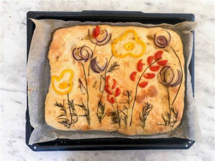 Step-by-Step Guide to Creating Stunning Flower Patterns on Focaccia